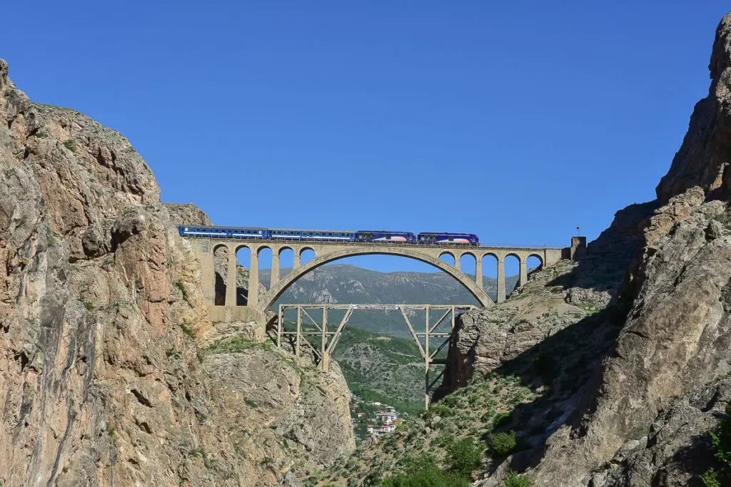 Iran licht de Sluier op