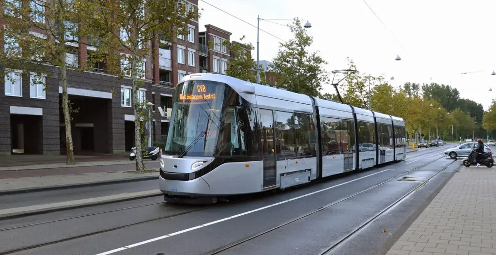 Proefritten met nieuwe Amsterdamse trams