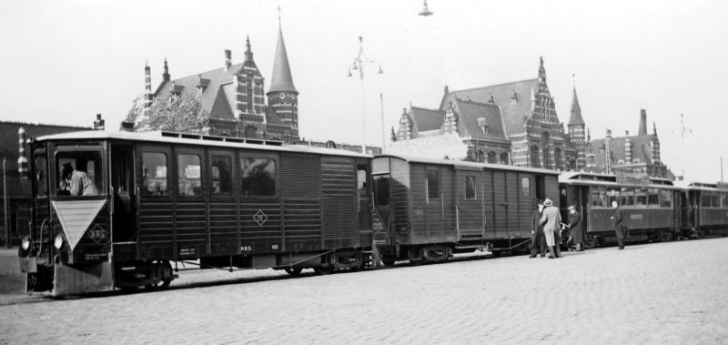 02 NVBS-excursie met DIV (EL103), post-/bagagewagen (EL101), en de rijtuigen AB2 en AB6. Nijmegen, 24 oktober 1937. (verz. NVBS)
