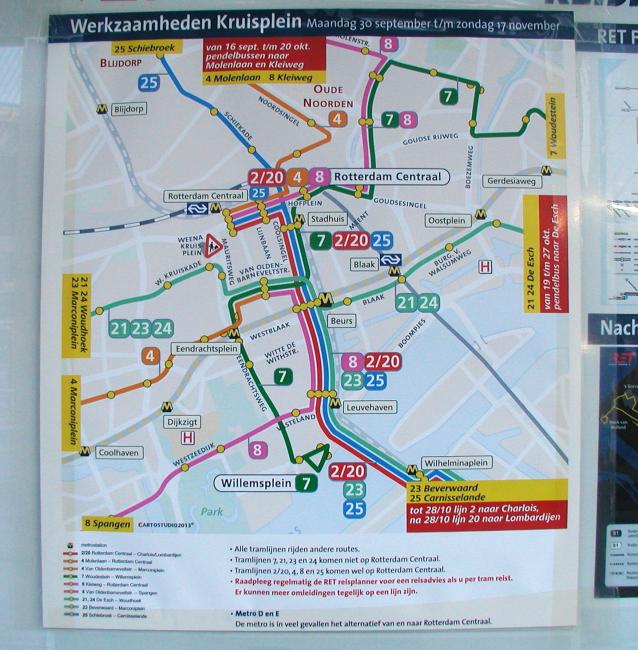 Bij veel haltes hangt dit kaartje van het centrum. Er zijn echter ook buiten het centrum flinke omleidingen.
