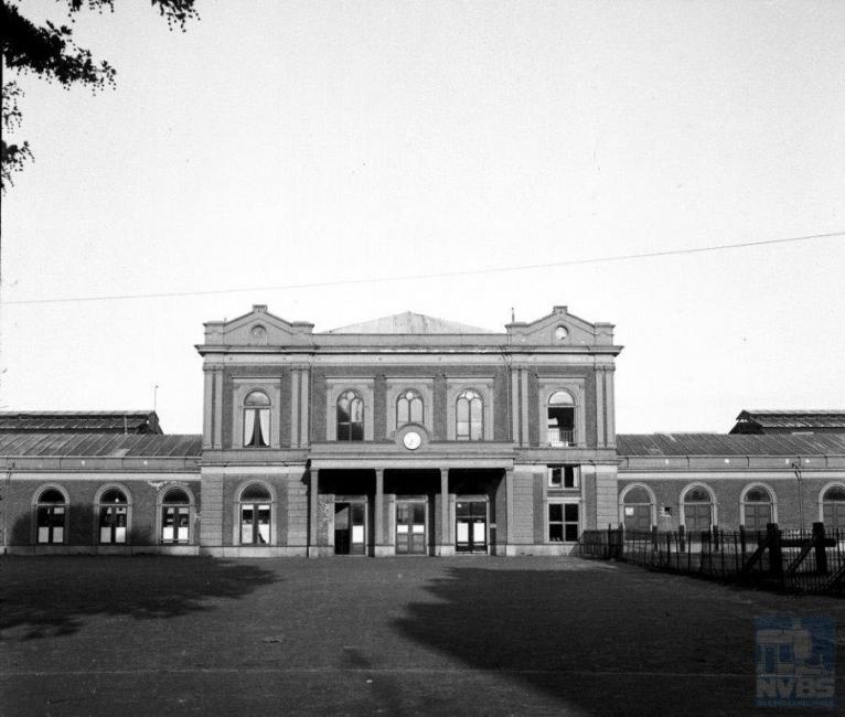 het Maliebaanstation te Utrecht. Sinds 1954 is hier het Nederlands Spoorwegmuseum gevestigd.