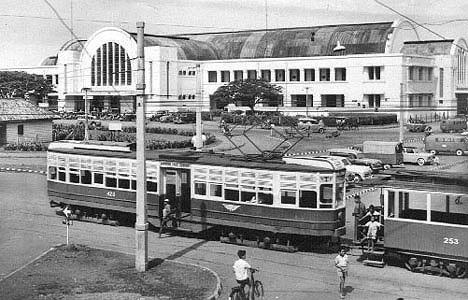 Tram en elektrische trein in Indonesië