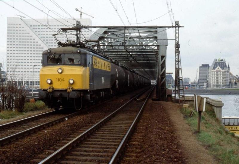 Railfotografie in REO (voor niet ingewijden: Rotterdam en omstreken) 1970-2010