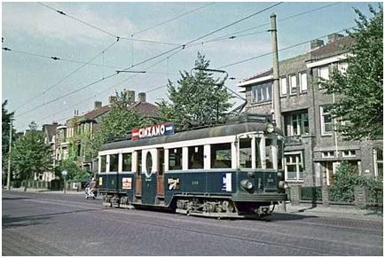Blauwe en gele trams rond Leiden