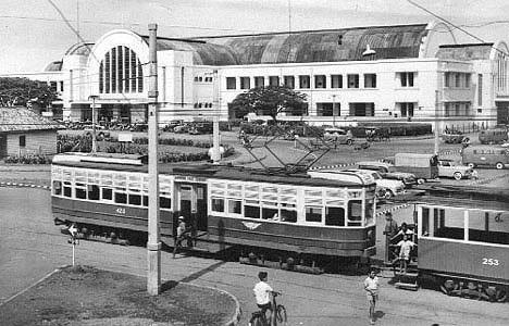 Tram en elektrische trein in Indonesië