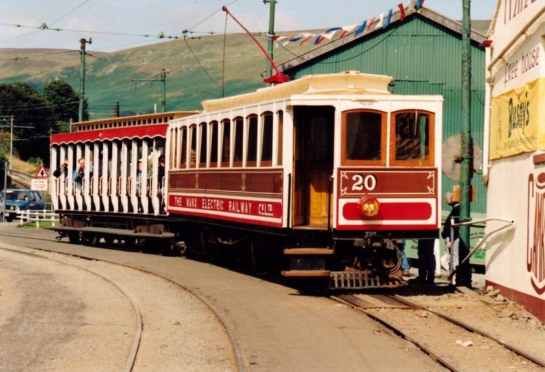 Rails tussen de palmbomen