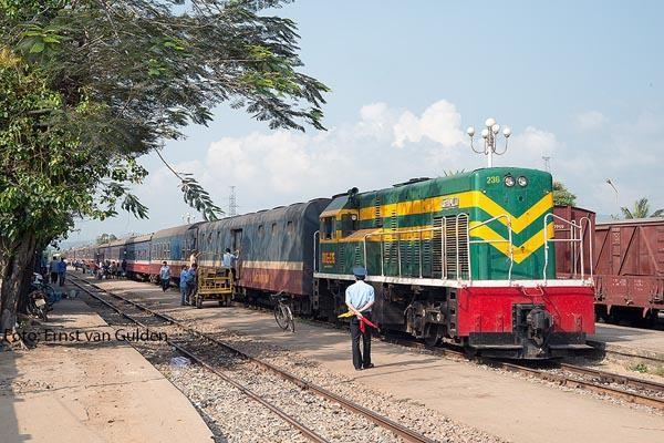 Leven langs het spoor in Vietnam  (let op !!! –  aanvang om 19.30 uur)