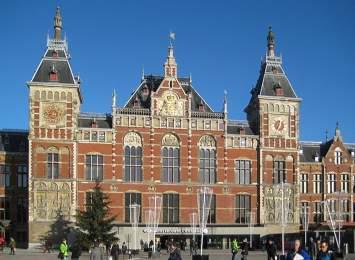 Stations in Nederland. Veel is veranderd maar niet alles