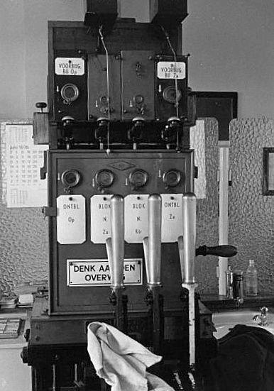 11. Handelinrichting HS model 1908 met blokkast te Hemmen-Dodewaard