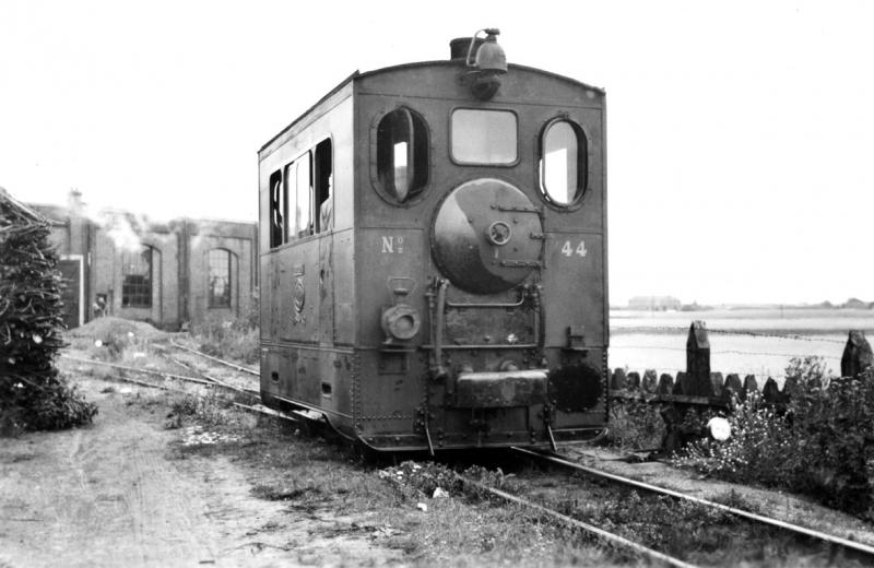 09 MBS 44 voor de ronde loods te Gennep, 11 juli 1940. (verz. NVBS)