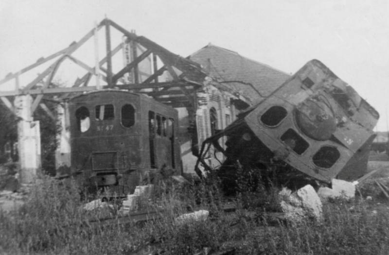 14 Restanten van MBS 45 en 47 na de oorlog op het remiseterrein te Venlo, 19 juli 1946. (verz. NVBS)