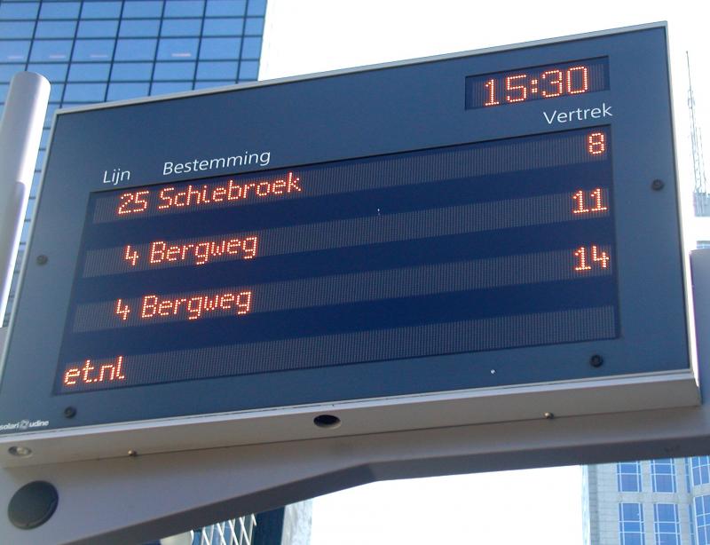 Op de (aan elkaar gekoppelde) lijnen 4 en 8 in Noord wordt zeer onregelmatig gereden. Dit komt voor een deel doordat reizigers het personeel lastig vallen met vele vragen, maar ook doordat de rusttijden op deze route veel te krap zijn.Het komt geregeld voor dat er na lange tijd een overvolle tram aankomt, binnen een minuut gevolgd door ëën of twee bijna lege trams.Niet alleen het publiek, ook het personeel raakt af en toe in de war. Lijn 4 hoort bij het Centraal Station op tramperron D te komen, en lijn 8 op perron B, maar ze komen nogal eens op het andere perron binnen; niet te verwonderen omdat ze telkens van 4 op 8 moeten overgaan en omgekeerd.