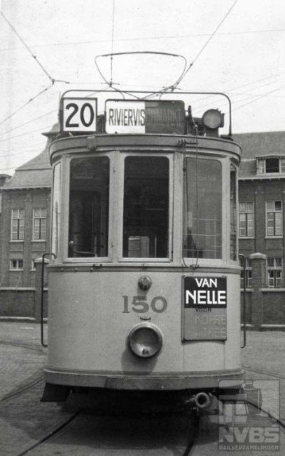 Remise Lijsterbesstraat. In 1948 verviel dit hoge nummer doordat de nul eraf ging en het lijn 2 werd.