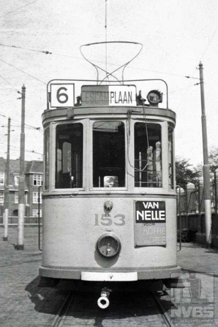 Remise Frans Halsstraat. Deze remise herbergt nu het HOVM (Haags Openbaar Vervoer Museum). De bufferbalk was in de oorlogsjaren wit geschilderd om beter op te vallen in de verduisterde stad.