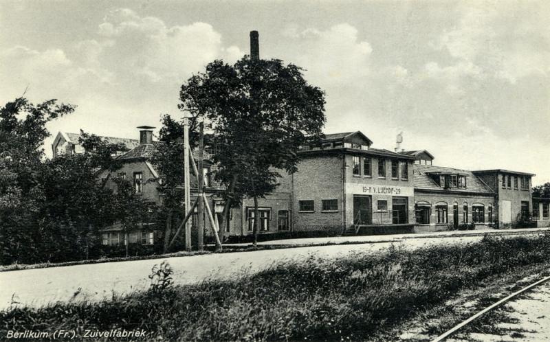 In Berlikum bezat de Leeuwarder IJs- en Melk-Producten-Fabriek (LIJEMPF) een eigen spooraansluiting. Het spoor liep tot in de fabriek en was berucht vanwege het doorschieten van de trams dwars door de toegangsdeur of zelfs één keer dwars door een binnenmuur.