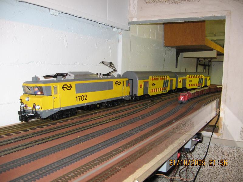 NS 1702 + twee dubbeldekkers / 6400 + goederentrein