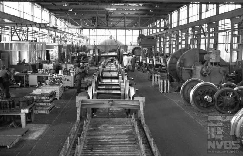 In de Wielendraaierij van de werkplaats Tilburg maakte de heer Bonthuis op 29 oktober 1979 deze fraaie overzichtsfoto (539.695).