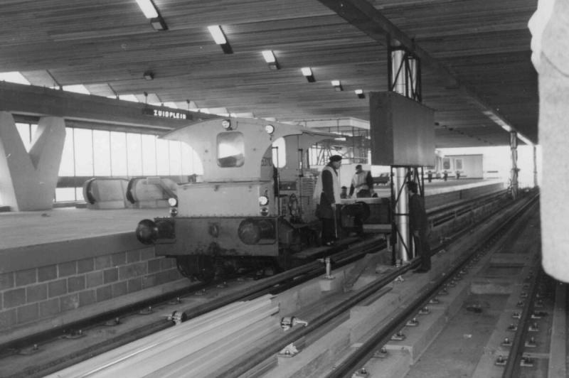 Station Zuidplein in aanbouw met dieselloc Klaartje.Foto Wout Jansen,