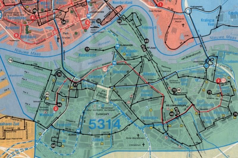 Lijnennet van de RET in 1979. Het Zuidplein was en is het centrale punt van de buslijnen van Zuid. Er was tot de bouw van de Erasmusbrug maar 1 tramlijn op Zuid, lijn 2 van Charlois tot IJsselmonde. Bij het metro-station Maashaven kan men overstappen van de metro op lijn 2.Ook is te zien dat de metrolijn in 1979 al was doorgetrokken naar Hoogvliet.
