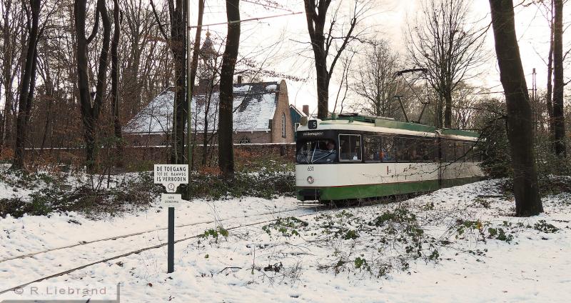 RET 631, 29 december 2014Bij het kerkje uit ‘s-Heerenhoek