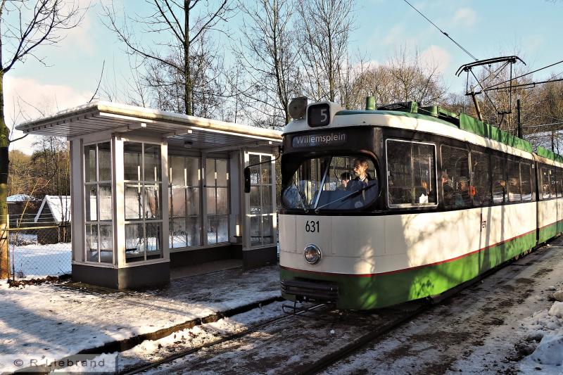 RET 631, 29 december 2014Bij de abri voor de Stoomzuivelfabriek Freia uit Veenwouden