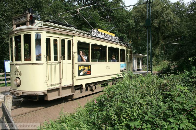 HTM 274, 30 augustus 2008.Motorrijtuig 274 is de oudste tram in Arnhem. Het is een twee-asser uit 1921. De Haagsche Tramweg-Maatschappij (HTM) stelde tussen 1919 en 1926 de serie 250-299 in dienst. De 250-279 werden in 1919 en 1921 gebouwd door HAWA in Hannover, de 280-289 in 1923 door HAWA en de 290-299 in 1926 door Werkspoor in Utrecht. Ze bleven in Den Haag tot 1963 in dienst. De 274 werd in 1974 overgebracht naar de Elektrische Museumtramlijn in Amsterdam en in 1996 naar Arnhem . De tram is tussen 1996 en 2001 gereviseerd en ingericht als tram uit de jaren twintig. In 2011/12 is de tram opnieuw gereviseerd en in 2014 is de buitenkant aangepakt. De 274 is eigendom van het Openluchtmuseum.
