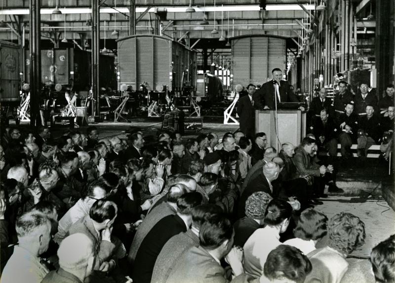 Afscheidsbijeenkomst op 31 maart 1959 in de rijtuigenloods.