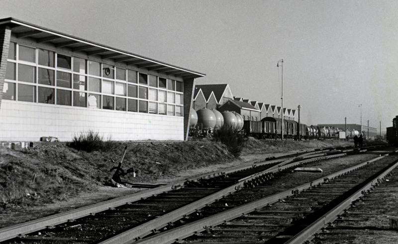 De "Put" met een rij wagens die op behandeling staan te wachten.