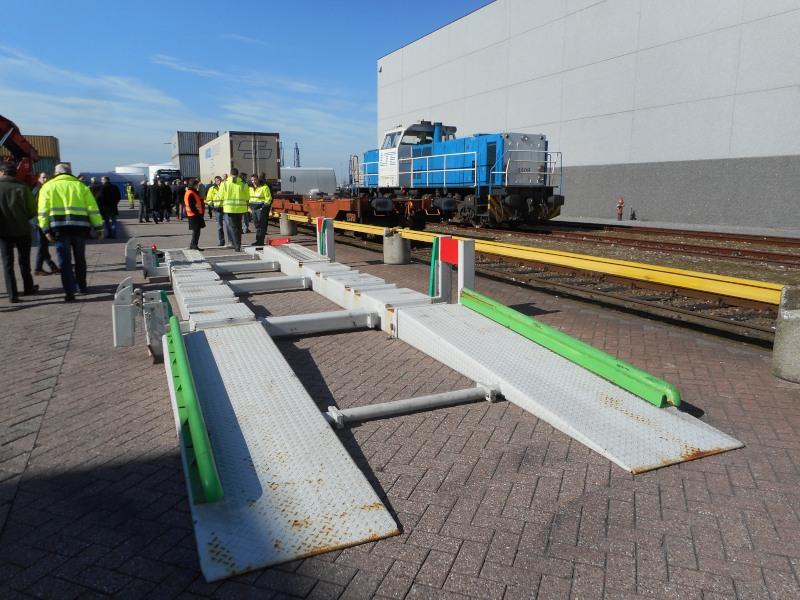 De constructie die dient om ervoor te zorgen dat de oplegger boven het plateau gezet kan worden. Het plateau past precies in deze constructie.