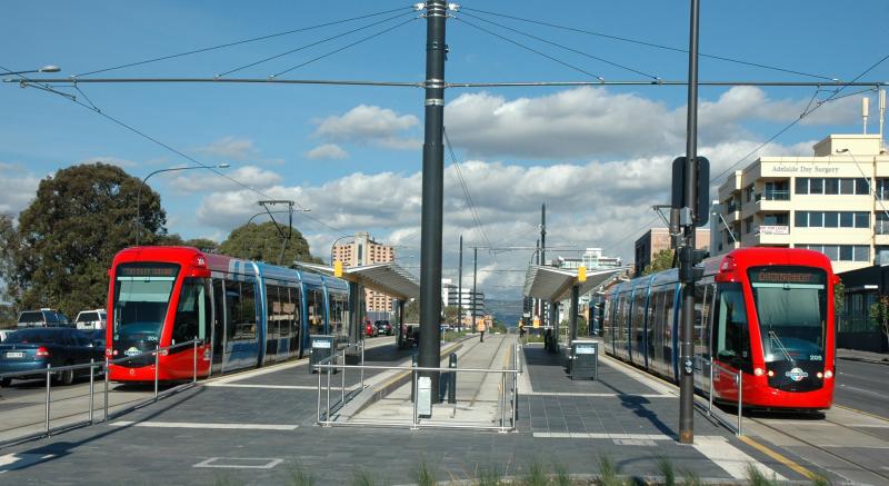 Tussen North en South Terrace rijdt gedurende de dag een versterkingslijn die hier op het middenspoor van het North Terrace kop maakt. Bij het South Terrace ligt een uitwijkspoor waar deze zg ′shuttle′ tram omkeert. Plannen voor verdere uitbreiding van het tramnet zijn gemaakt. Vanwege enorme begrotingstekorten zijn de plannen voorlopig op de lange baan geschoven.