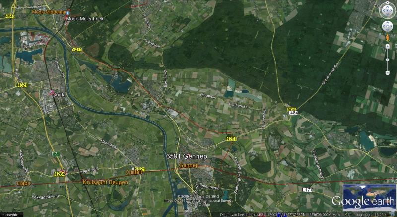 Op deze plaat uit Hiddenplaces.nl loopt van west naar oost de voormalige NBDS-lijn Boxtel — Wesel over Gennep. De rode lijn tussen Mook en Gennep is de in februari 1945 door het Engelse leger aangelegde Hawkins Link. Omdat verschillende bruggen onbruikbaar waren en omdat Nijmegen nog regelmatig beschoten werd, zocht het Engelse leger een mogelijkheid om toch het oostelijke front te bereiken. Hiervoor werd er vanaf het Maas-Waal Kanaal (spoorlijn Den Bosch — Nijmegen) langs de zuidrand van Nijmegen een nieuwe verbinding gemaakt naar Heilige Land Stichting (spoorlijn Venlo — Nijmegen). Dit was de Avoiding Link. Vanaf station Mook kwam de Hawkins Link: een nieuwe lijn via Plasmolen en Ottersum (brug over de Niers) naar Goch. Deze sloot bij Gennep aan op de lijn Boxtel — Wesel.