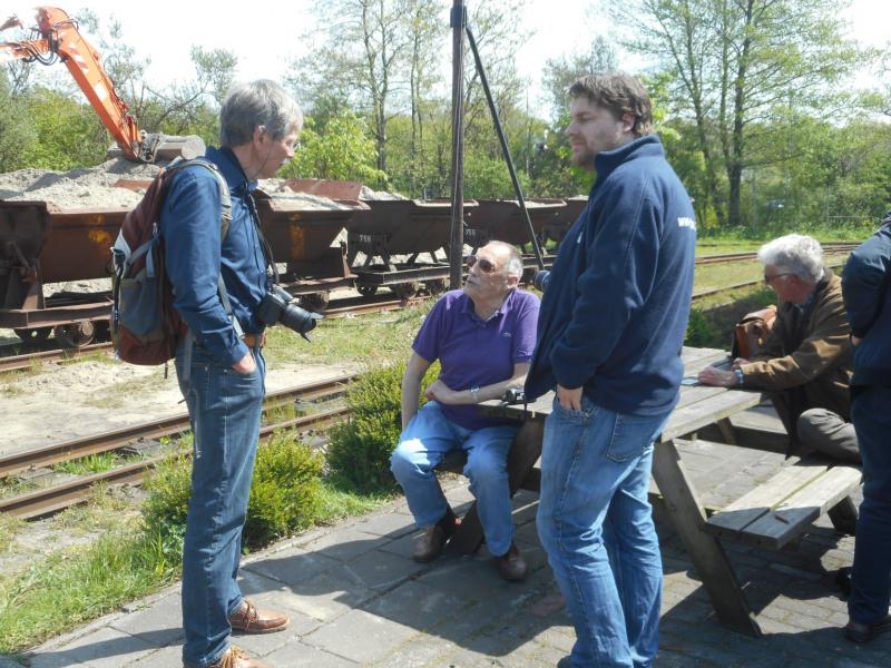 Kennissen ontmoeten elkaar weer eens.