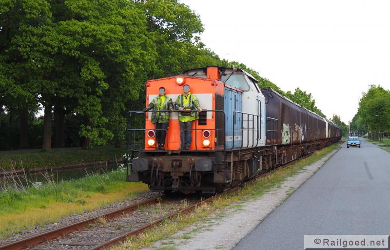 In 2015 is het aantal wagens geslonken tot zes. Locon 203 163. 20 mei 2015.