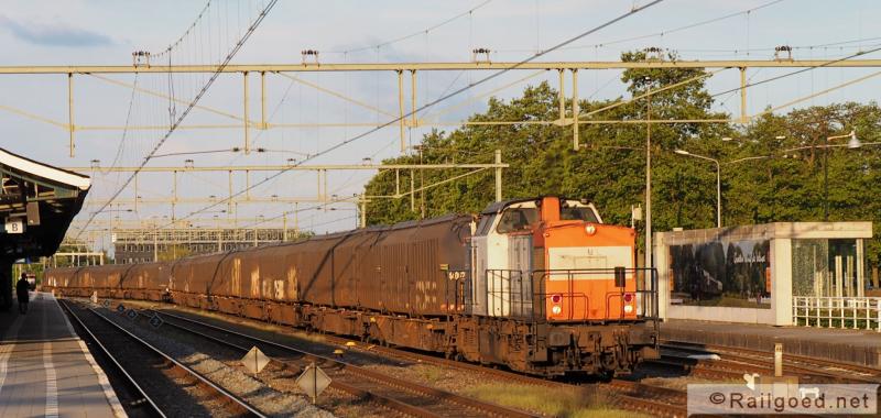 Dezelfde operatie, maar nu bij een warm zonnetje. Locon 203 163. 20 mei 2015