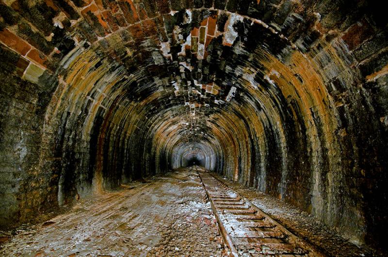 verlaten spoortunnel