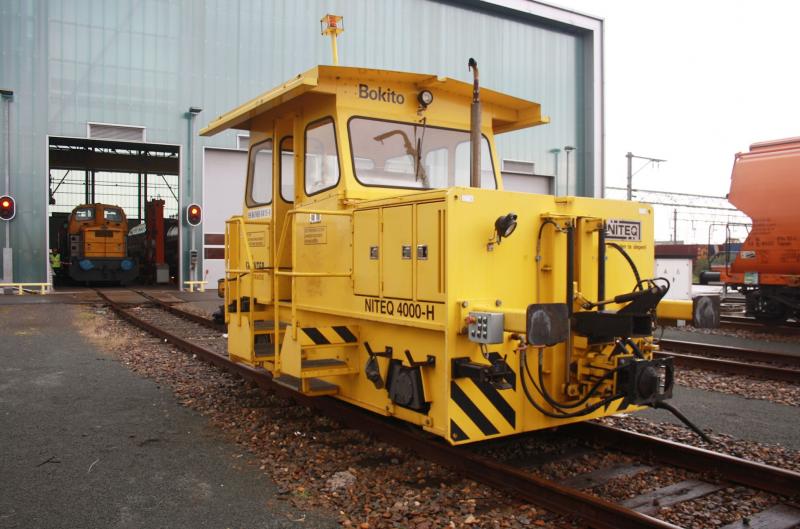 Bokito is een hybride loc, die als acculoc en als dieselelektrische loc gebruikt kan worden