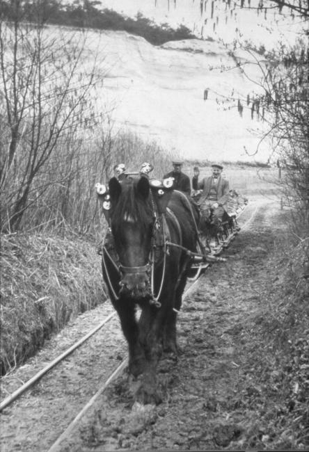 Kipkarren van de Electrische Dakpannenfabrieken Gebr. van Cleef in Belfeld