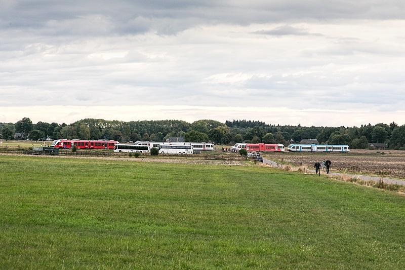 Op 8 oktober 2016 kwamen Veolia, Breng en Arriva elk met een GTW naar het VSM-traject Apeldoorn — Dieren, terwijl Syntus een LINT ter beschikking stelde. De foto is gemaakt bij het buurtschap Oosterhuizen waar alle railvoertuigen en de twee volgbussen te zien zijn.