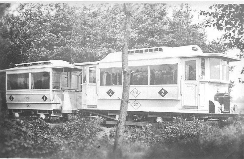 Deze motortram-combinatie 26-27 behoort toe aan de Tramweg Maatschappij ‘De Meijerij' (TM) gevestigd te Eindhoven en aldaar in 1923 in dienst gesteld. Foto: J.J.H. Meulman, 1923.