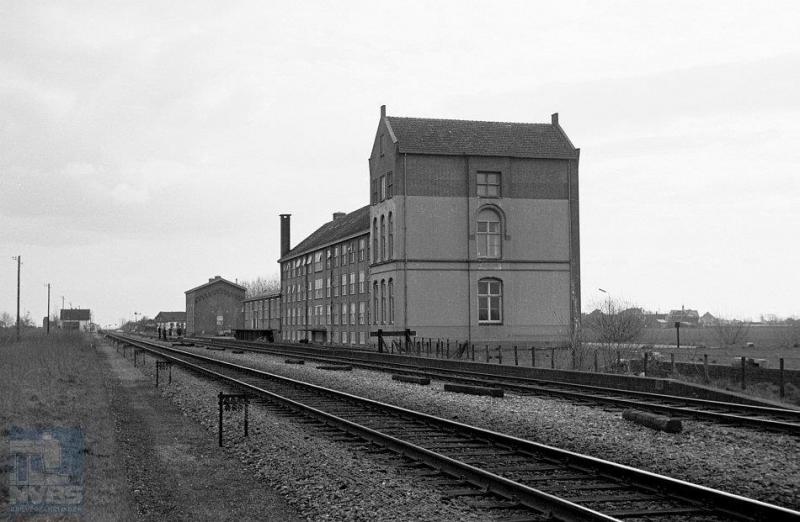 Oosthuizen ligt ook in de provincie Noord-Holland, ten zuiden van Hoorn en niet zo ver van Avenhorn.