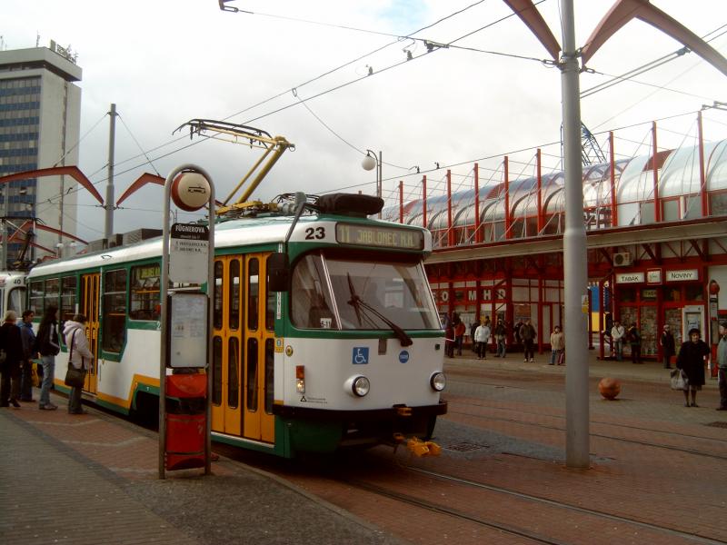 Lijn 11 aan het beginpunt Fügnerova. Het beginpunt is later verlegd naar het spoorstation.