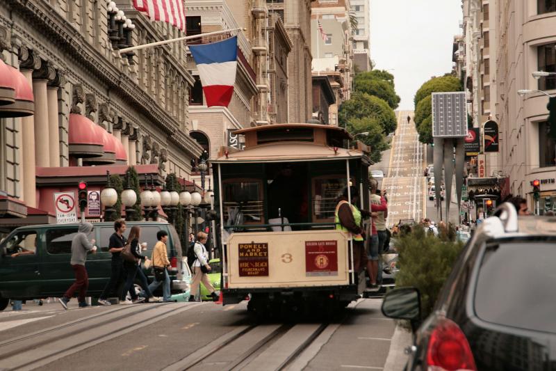De steile hellingen van Powell Street.