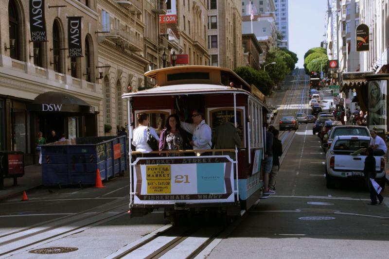 Eindpunten van de tweede lijn zijn Bay Street bij het toeristische Fisherman′s Wharf en Market Street.