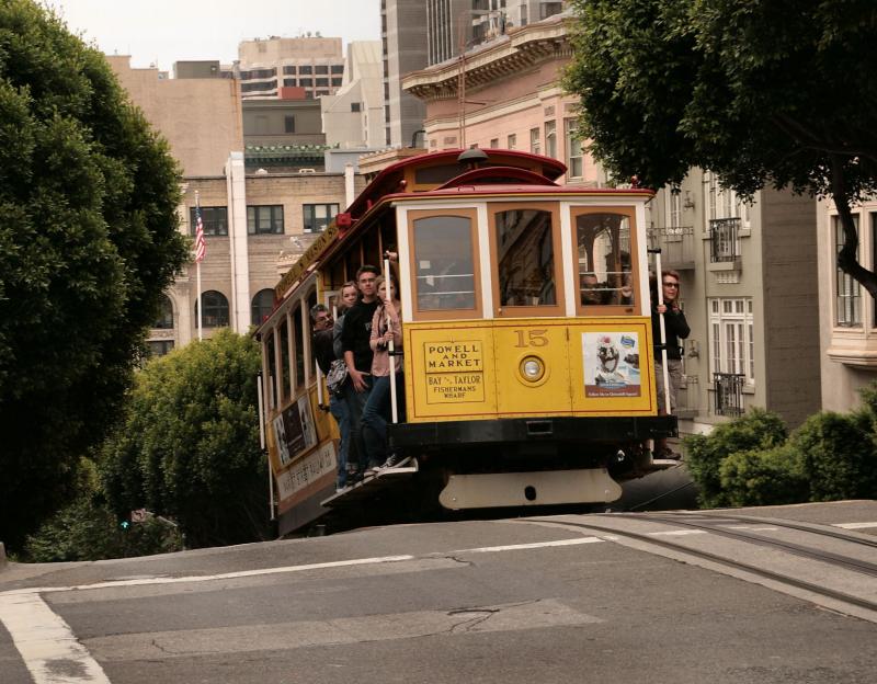 De tweede lijn, de Powell & Mason Line loopt noord-zuid door o.a. Powell Street en Mason Street en maakt daarbij nog een slinger door de stad.