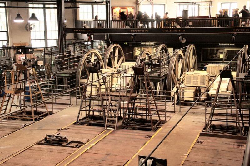 De vier elektromotoren stuwen evenveel kabels met een continue snelheid van 9,5 mile per uur voort.