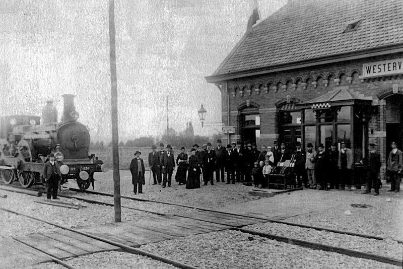 Een nieuw station op de spoordijk werd in 1901 geopend.