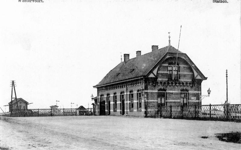 Foto van rond 1903. Druk is het niet op station Westervoort, dat is het ook nooit geworden, reden waarom de reizigersdienst al in 1936 beëindigd werd.