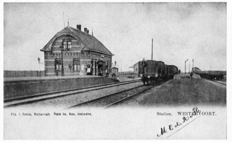 Ansichtkaart van rond 1910. De rangeerdienst is actief in Westervoort.
