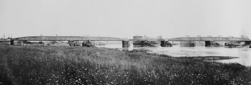 Foto van de draaispoorbrug uit ongeveer 1880, ontworpen door Ir. Edwin Clark.