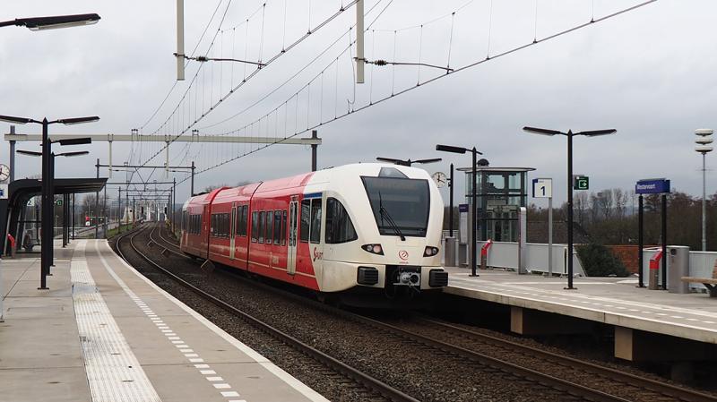 Een treinstel van Ariva vanaf Winterswijk op weg naar Arnhem.